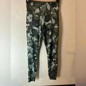Athleta lightning camo 7/8 tights Sz XXS